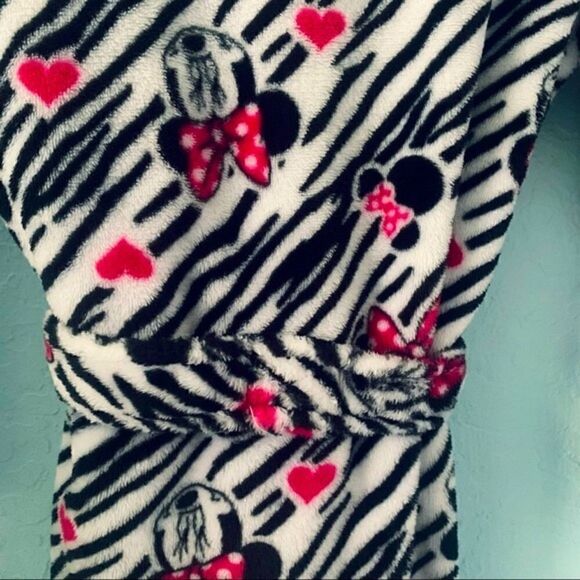 Disney Minnie Mouse Fuzzy Robe Size M/M 7/8 - Picture 10 of 12